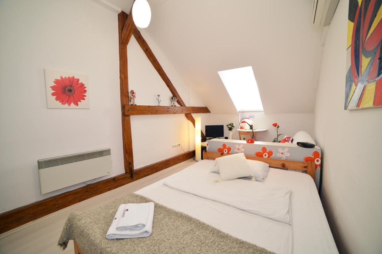 Studio Apartment White Zagreb Extérieur photo