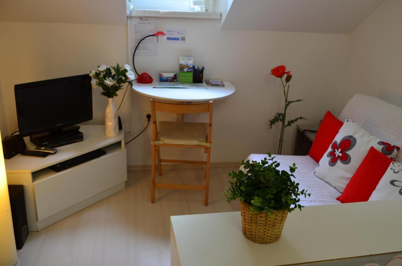 Studio Apartment White Zagreb Extérieur photo
